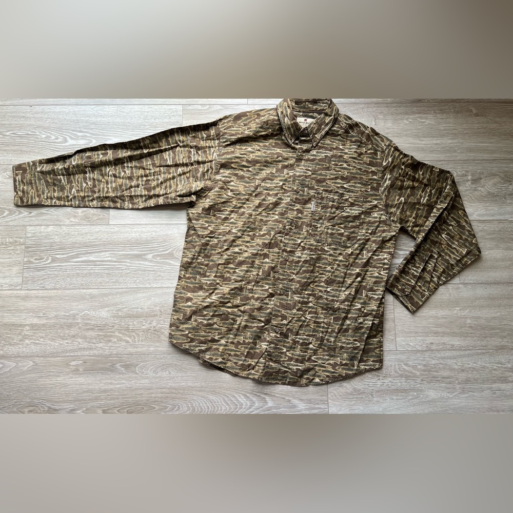 Woolrich Fish Print Mocha Button Up Shirt size L